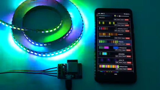 Pixelblaze-controlled Christmas lights installation